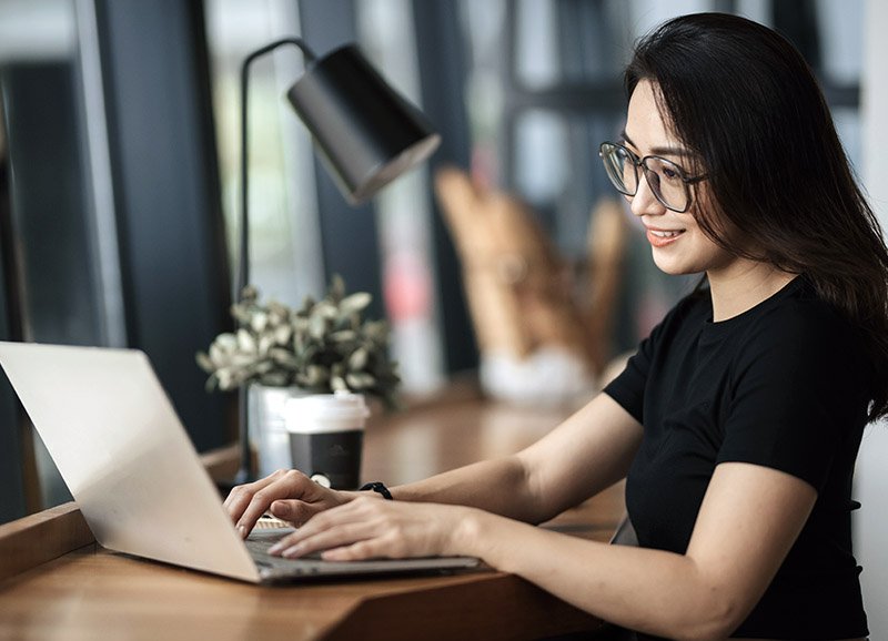 How to Build a Small Media Project Around a Clear Niche